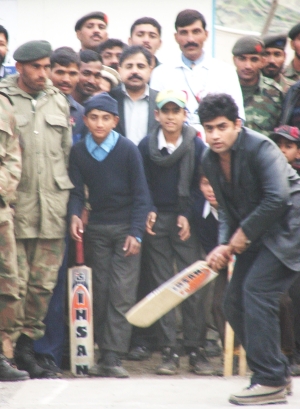 Abrar-ul-Haq playing cricket